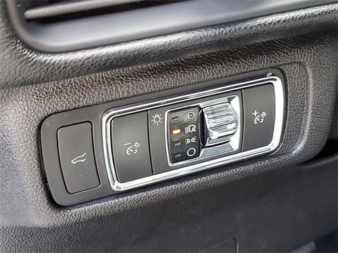 Certified 2022 Lincoln Corsair Standard w/ Premium Package image 10