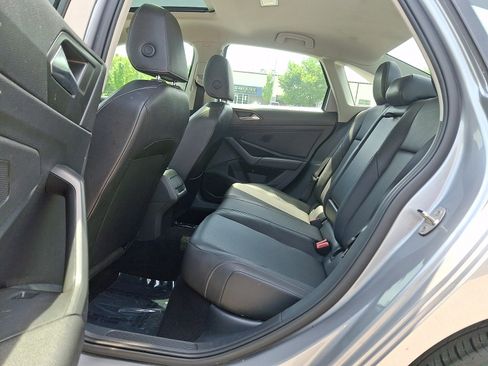 Used 2020 Volkswagen Jetta SE w/ SE Cold Weather Package FWD image 10