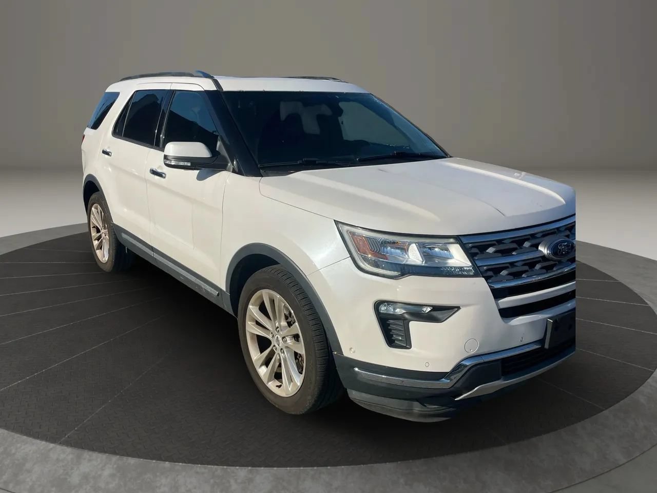 Used 2018 Ford Explorer Limited w/ Equipment Group 301A AWD/4WD image 7
