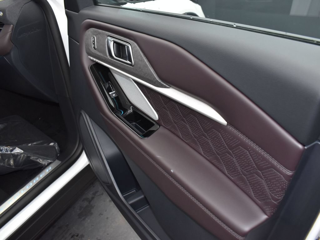 Used 2025 Ford Explorer Platinum w/ Ultimate Package RWD image 23