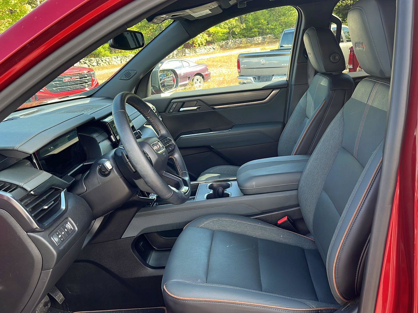 Used 2025 GMC Acadia AT4 AWD/4WD image 12