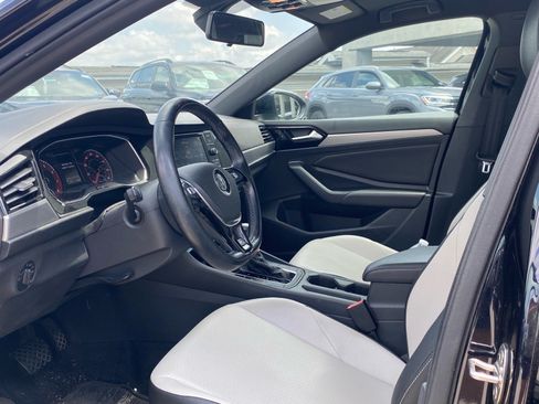 Used 2019 Volkswagen Jetta R-Line FWD image 11