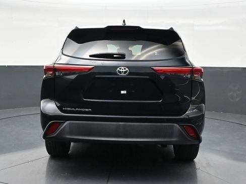 Used 2022 Toyota Highlander L FWD image 4