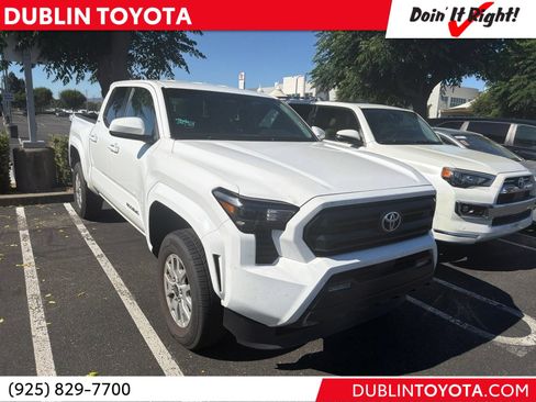 Used 2025 Toyota Tacoma SR5 AWD/4WD image 1