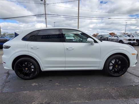 Used 2019 Porsche Cayenne Turbo image 6