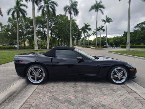 Used 2006 Chevrolet Corvette Convertible w/ Preferred Equipment Group RWD image 39