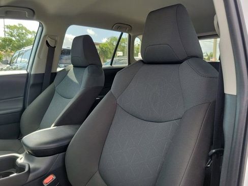 Used 2025 Toyota RAV4 XLE image 12