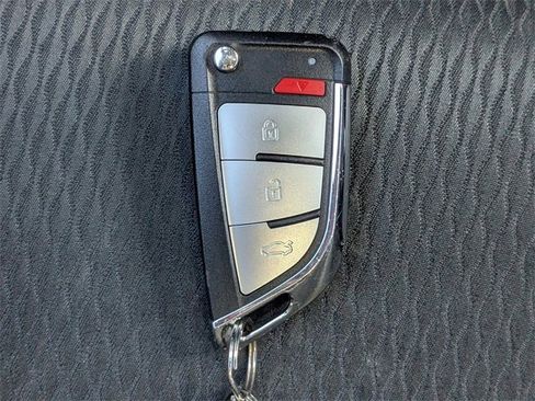 Used 2018 Toyota Corolla LE image 30