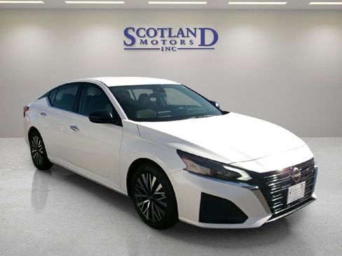 Used 2024 Nissan Altima 2.5 SV FWD image 4