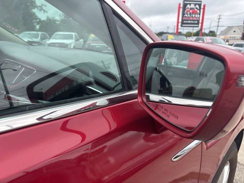 Used 2019 Buick Enclave Essence AWD/4WD image 11