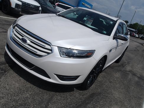 Used 2018 Ford Taurus Limited AWD/4WD image 3
