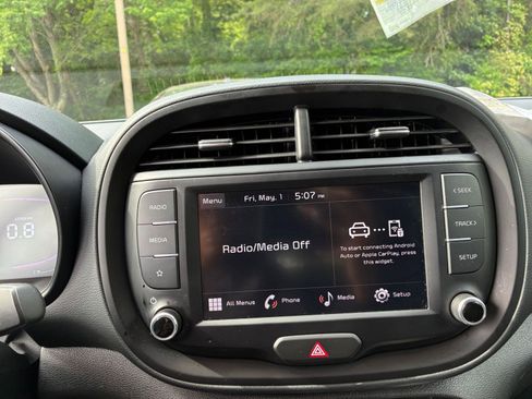 Used 2025 Kia Soul LX w/ LX Technology Package FWD image 20