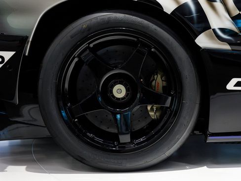 Used 2020 McLaren Senna RWD image 36
