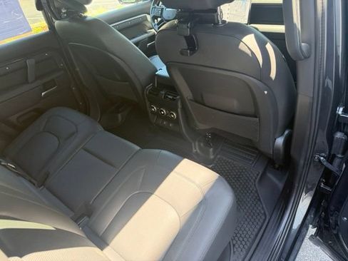 Used 2025 Land Rover Defender 110 X-Dynamic SE AWD/4WD image 43