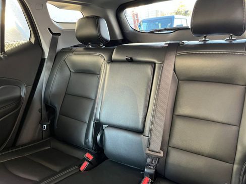 Used 2024 GMC Terrain SLT image 39