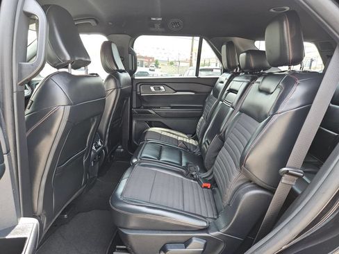 Used 2025 Ford Explorer ST-Line w/ ST-Line Street Pack AWD/4WD image 23