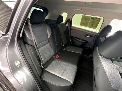 Used 2023 Nissan Rogue SV image 18