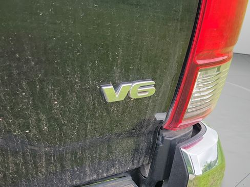 Used 2018 Toyota Tacoma SR5 RWD image 22