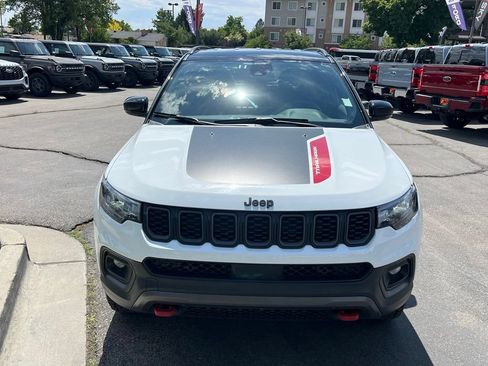 Used 2025 Jeep Compass Trailhawk AWD/4WD image 4