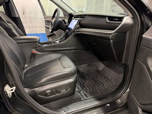 Used 2024 Jeep Grand Cherokee Limited image 20