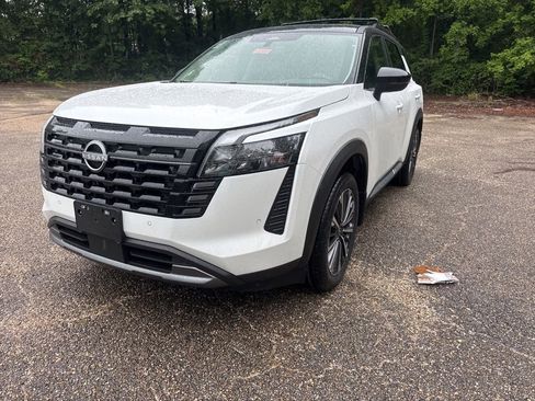 New 2026 Nissan Pathfinder Platinum FWD image 1