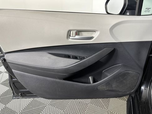 Used 2021 Toyota Corolla LE image 9