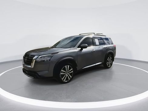 Used 2023 Nissan Pathfinder Platinum image 5