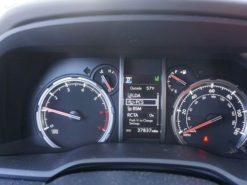 Used 2024 Toyota 4Runner TRD Off-Road Premium image 9