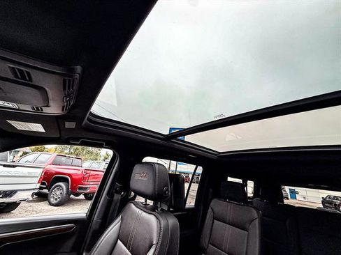 Used 2025 Chevrolet Suburban High Country image 74