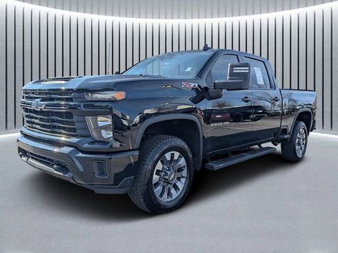 Used 2024 Chevrolet Silverado 2500 Custom w/ Custom Value Package image 8