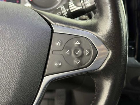 Used 2021 Chevrolet Traverse LT image 27