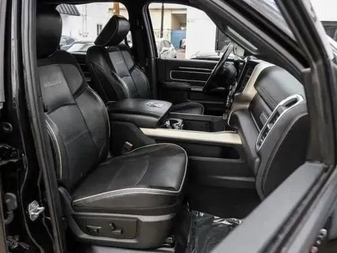 Used 2019 RAM 2500 Laramie w/ Black Appearance Package image 32