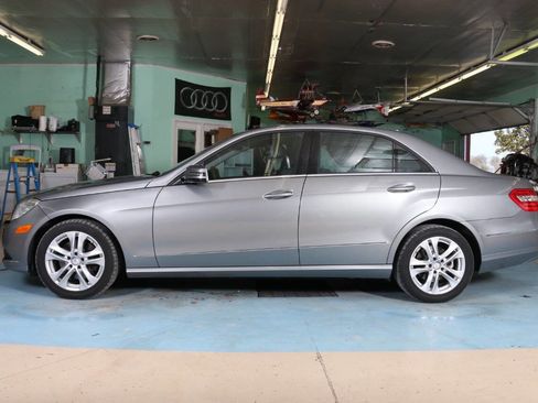 Used 2011 Mercedes-Benz E 350 4MATIC Sedan image 4