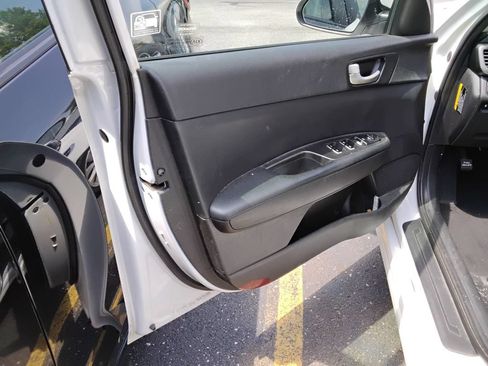 Used 2017 Kia Optima LX FWD image 10