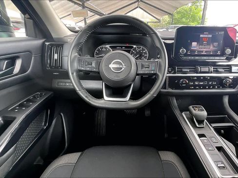 Certified 2025 Nissan Pathfinder SV FWD image 6