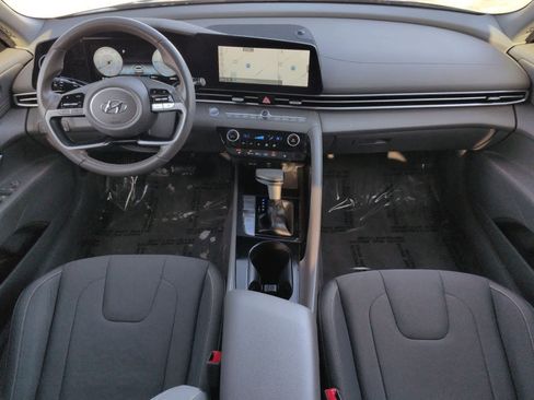 Used 2023 Hyundai Elantra SEL w/ Convenience Package image 16