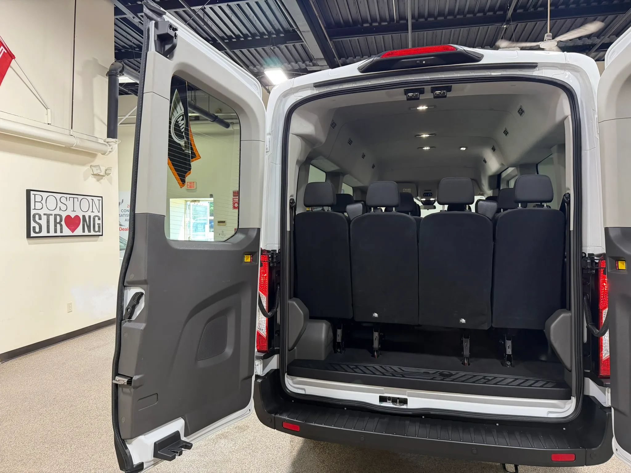 Used 2024 Ford Transit 350 XLT RWD image 22