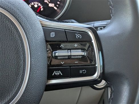 Certified 2024 Kia Carnival LX image 33