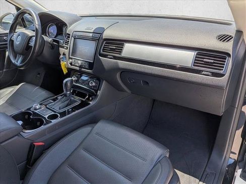 Used 2015 Volkswagen Touareg Sport AWD/4WD image 21