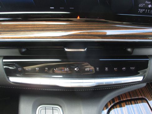 Used 2024 Cadillac Escalade Luxury image 23