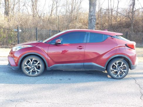 Used 2018 Toyota C-HR XLE image 2