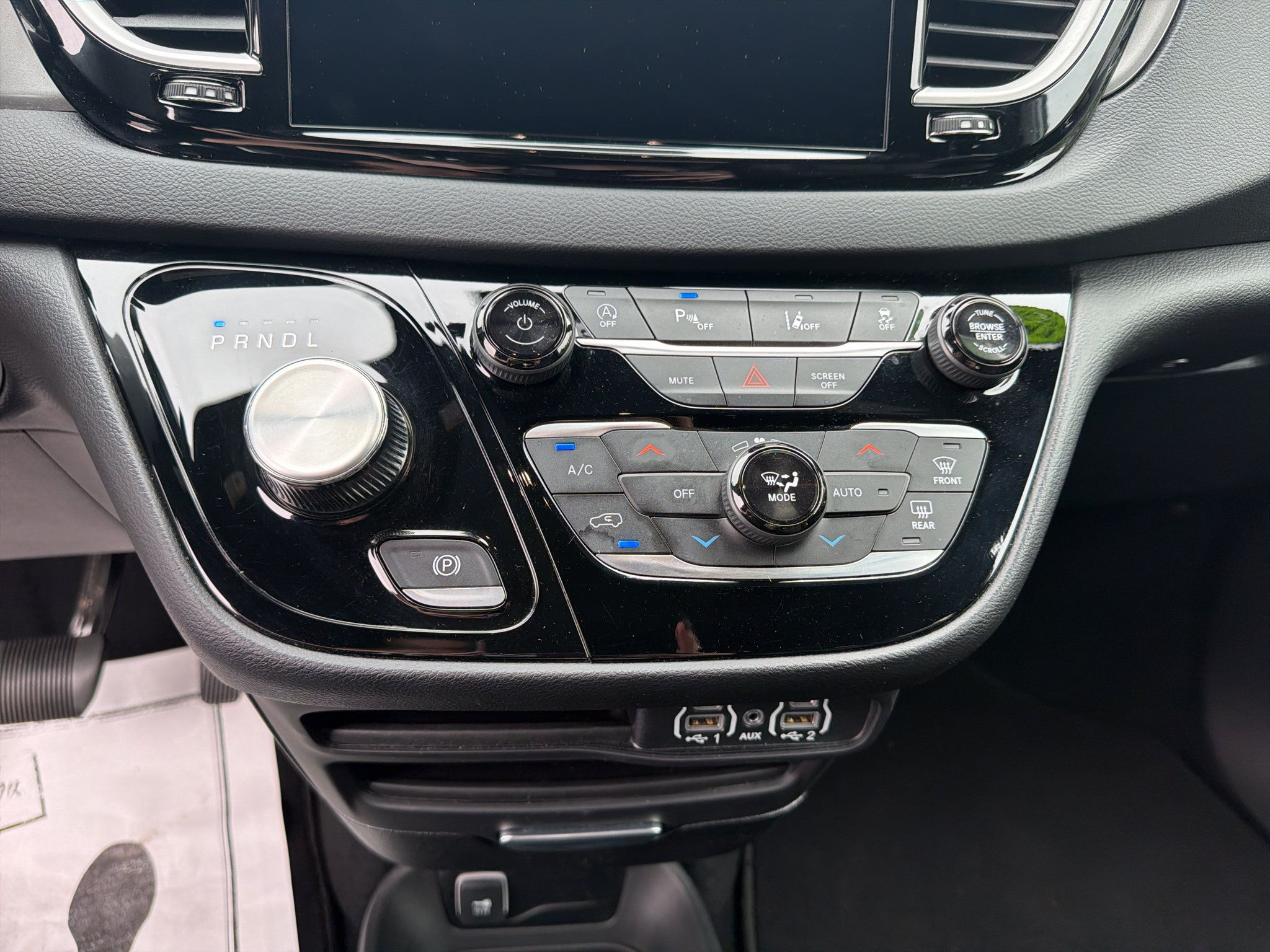 Used 2025 Chrysler Pacifica Select FWD image 13