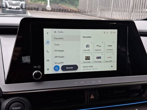 Used 2025 Toyota Prius XLE AWD/4WD image 17