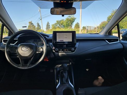Used 2025 Toyota Corolla LE FWD image 5