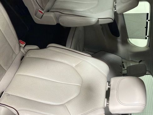 Used 2020 Chrysler Pacifica Limited FWD image 20