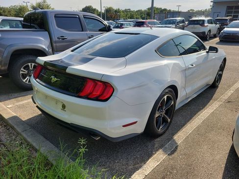 Used 2018 Ford Mustang Coupe RWD image 3