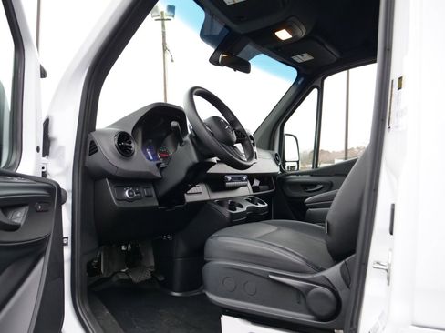 Used 2024 Mercedes-Benz Sprinter 2500 image 26