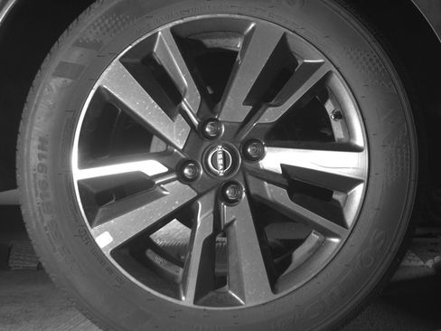 Used 2025 Nissan Versa SV image 15