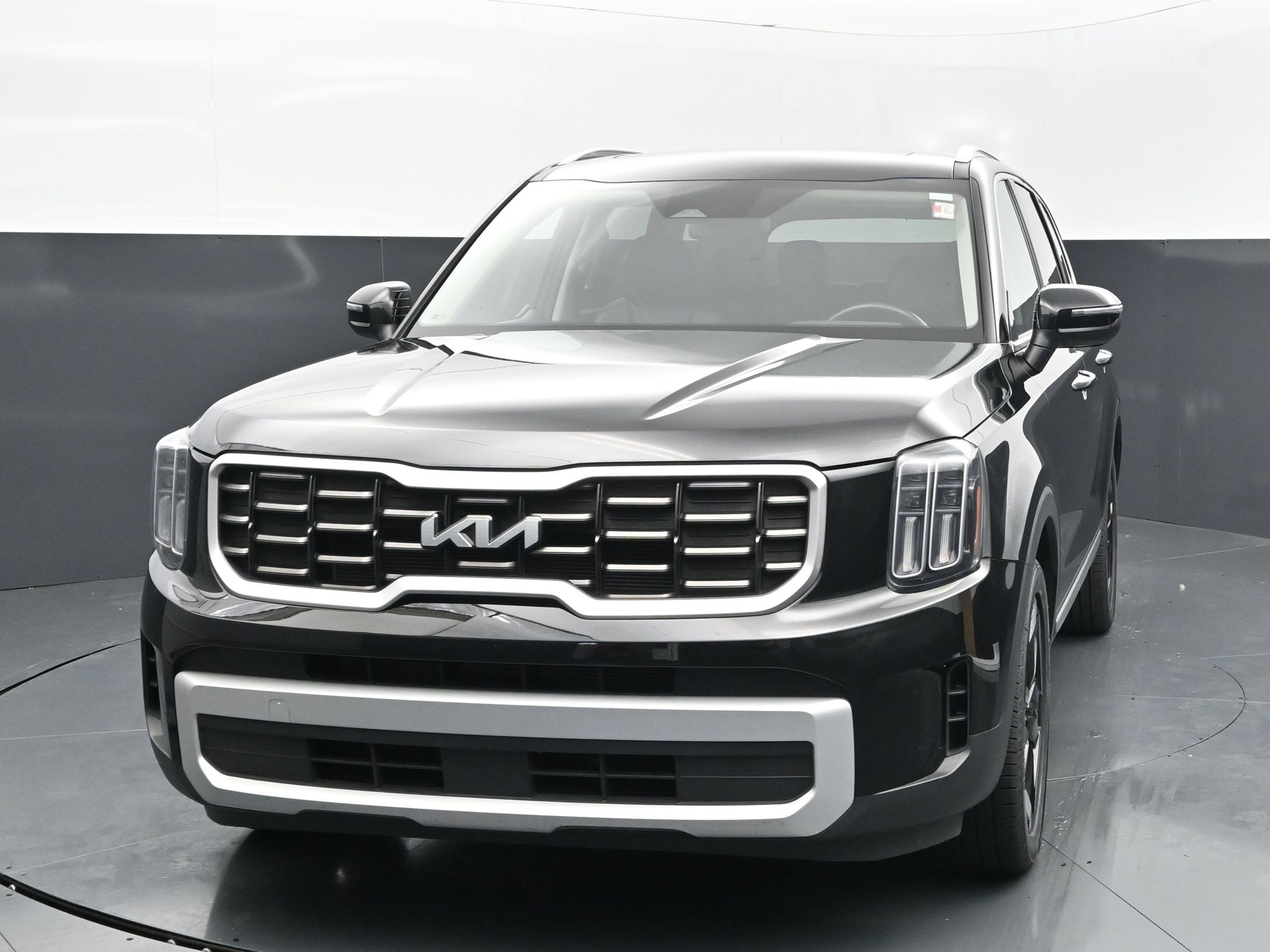 Used 2025 Kia Telluride S FWD image 8