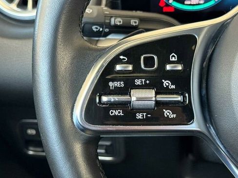 Used 2023 Mercedes-Benz EQB 300 4MATIC image 30